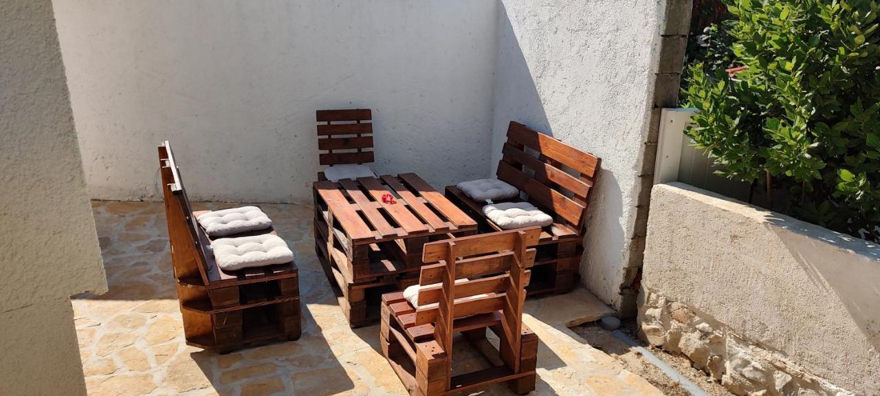 Apartmani Matela Petrcane Exterior foto